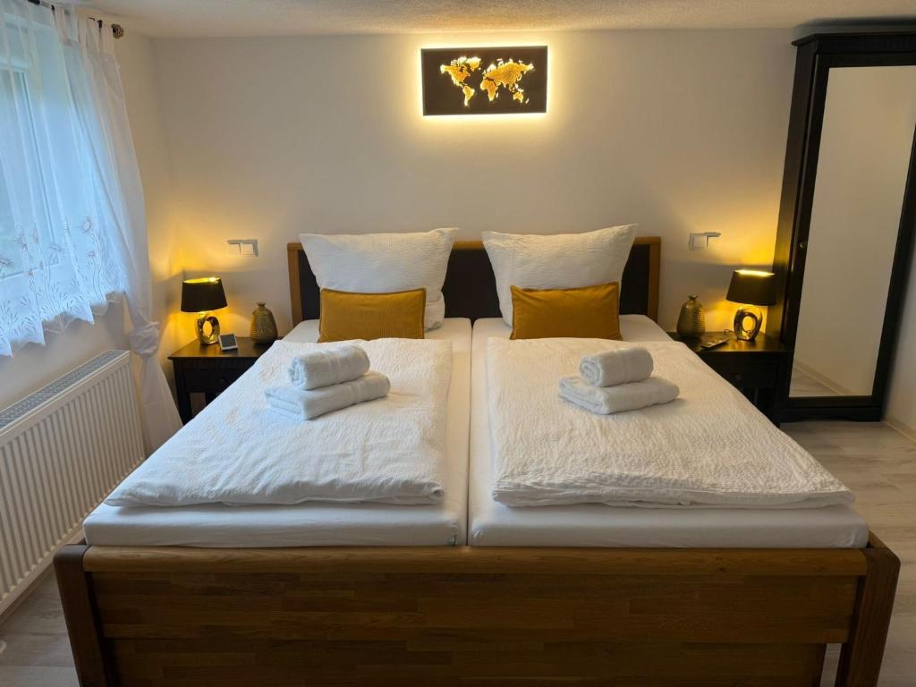 a bedroom with two beds with towels on them at Ferienwohnung Mutzelnest in Kurort Gohrisch