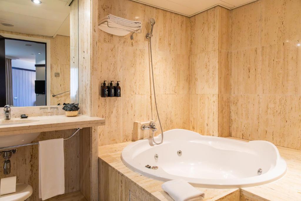 Hotel Barcelona Universal - Bañera de hidromasaje en Barcelona