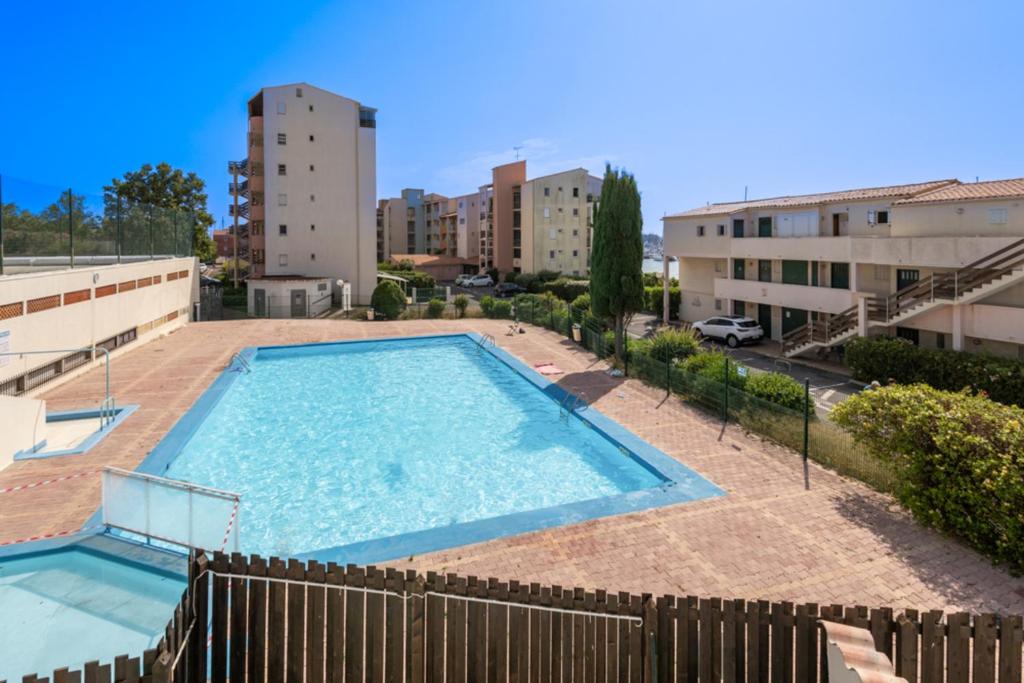 Manoly, piscine, tennis, climatisation