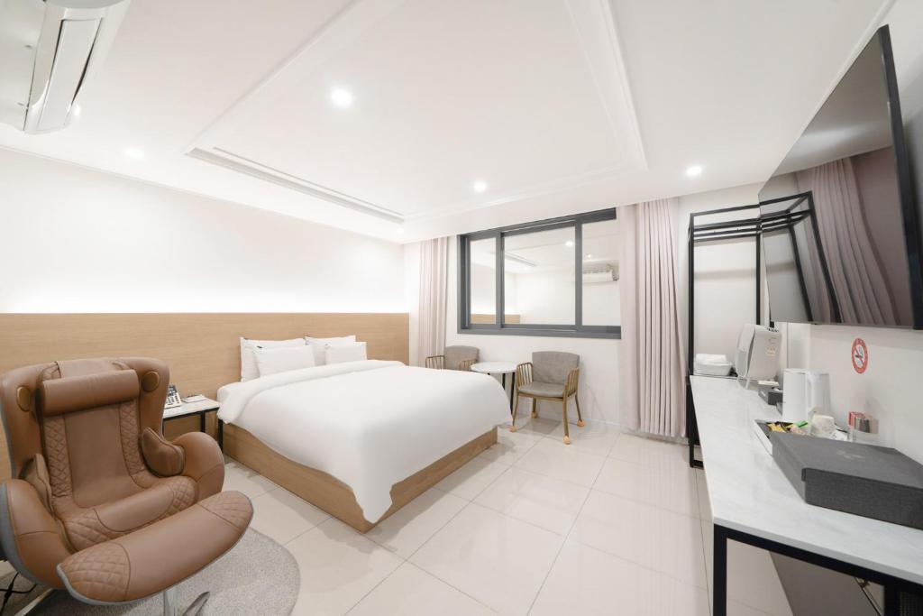 a hotel room with a bed and a desk at Rium Hotel in Mokpo
