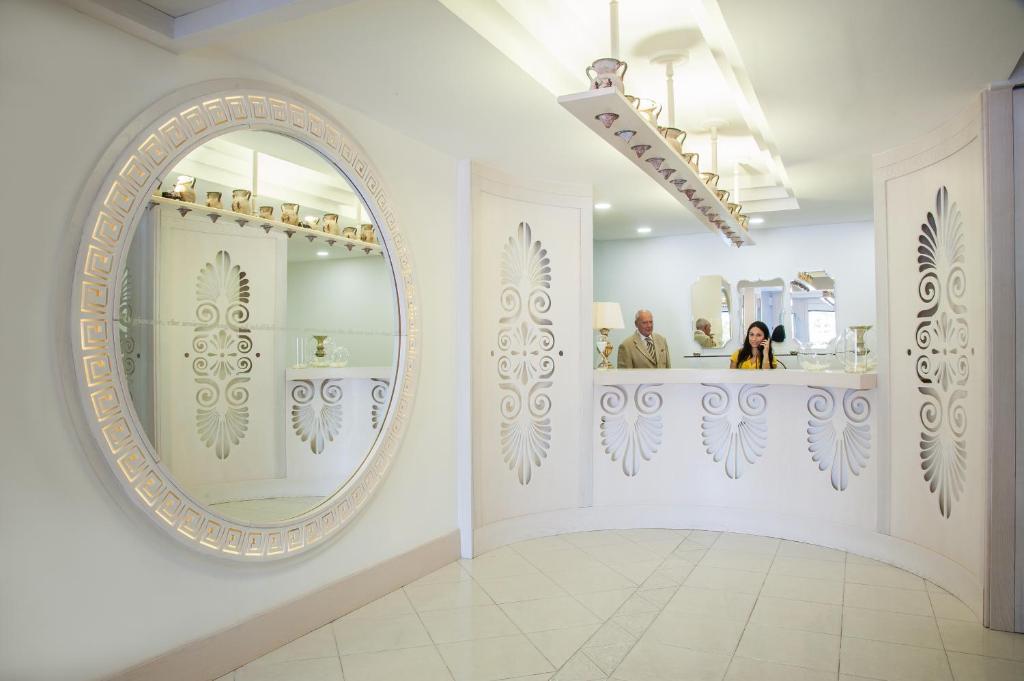 A bathroom at Donnarumma Hotel