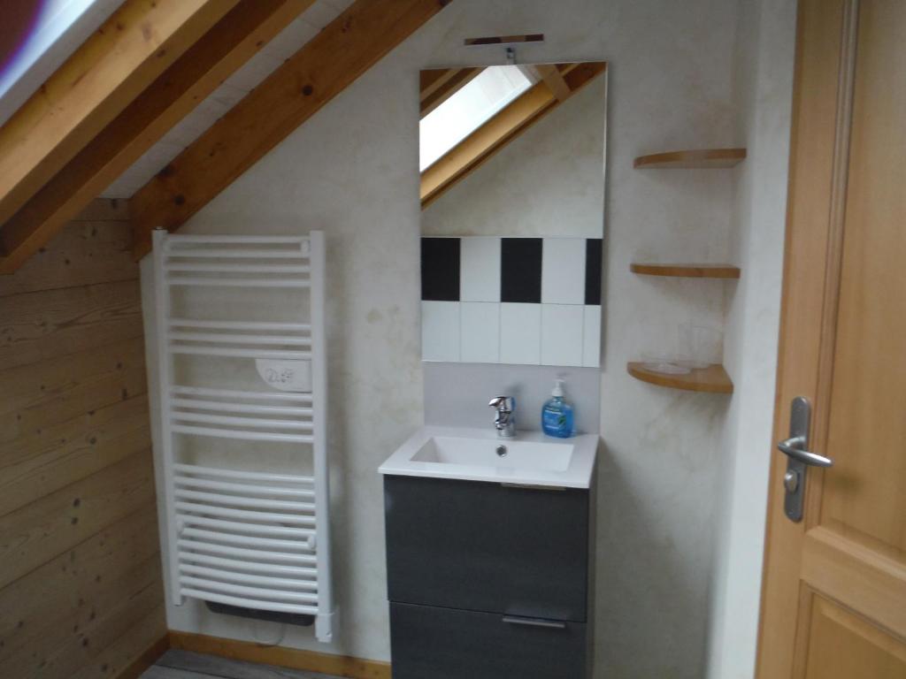 Kuchyň nebo kuchyňský kout v ubytování Les jonquilles