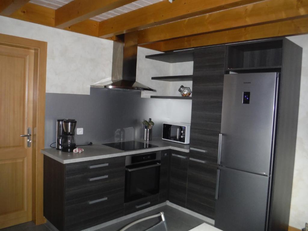 Kuchyň nebo kuchyňský kout v ubytování Les jonquilles
