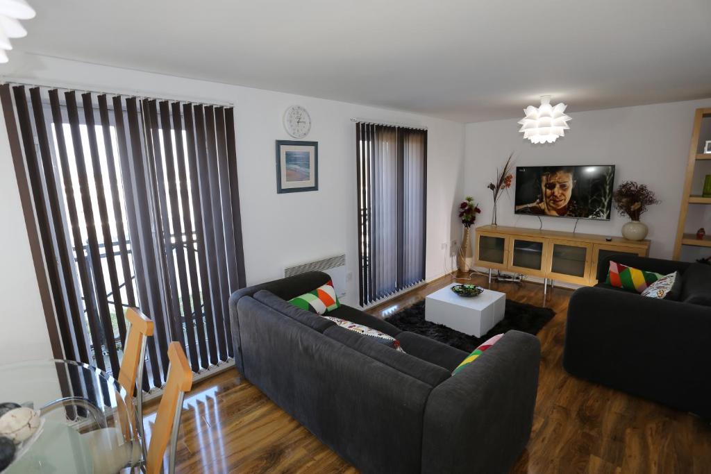 Abbeywood Station House London - Three-Bedroom House