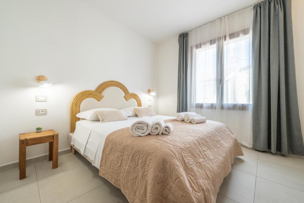 a bedroom with a bed with two towels on it at Domus Alba in Teulada