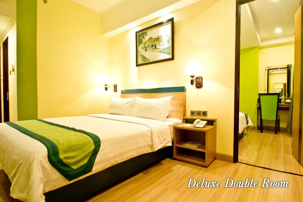 Postel nebo postele na pokoji v ubytování Green Batara Hotel