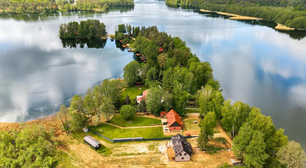 an island in the middle of a large lake at Rudziaszka in Otole