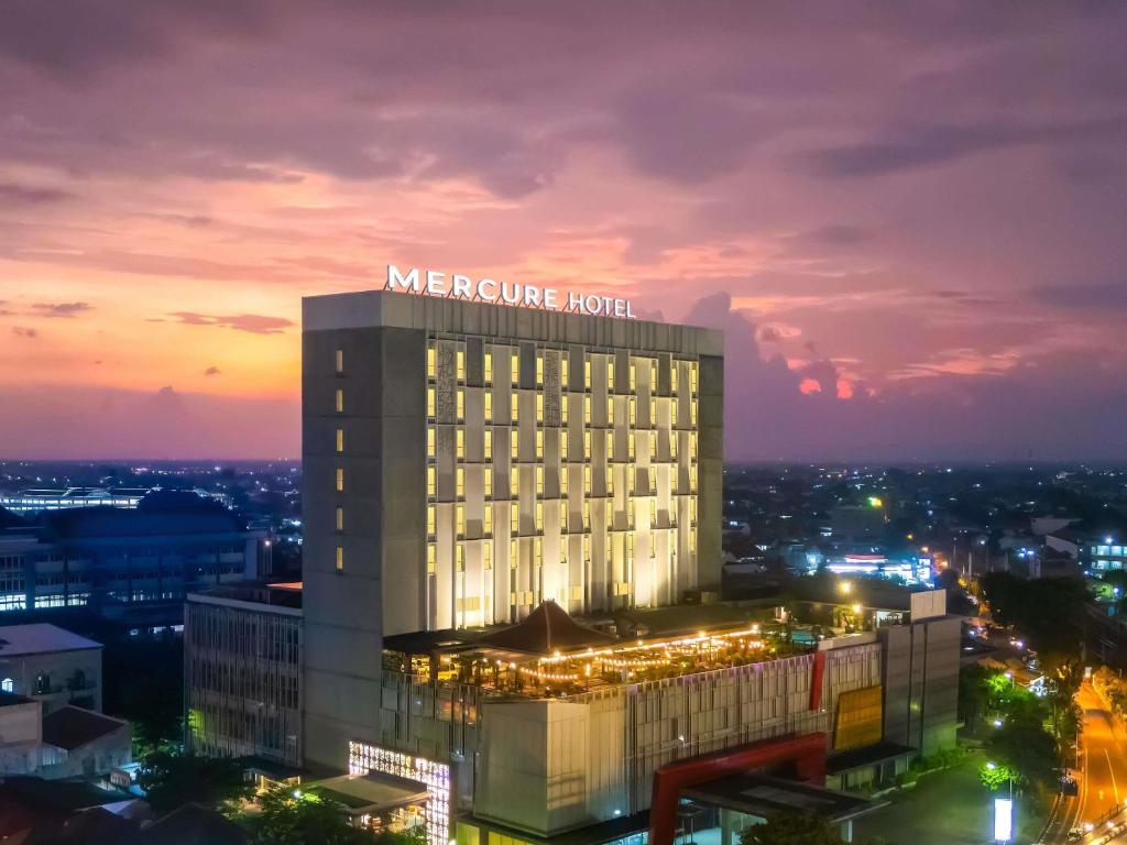 a night view of a mexico incentive hotel at Mercure Solo in Solo