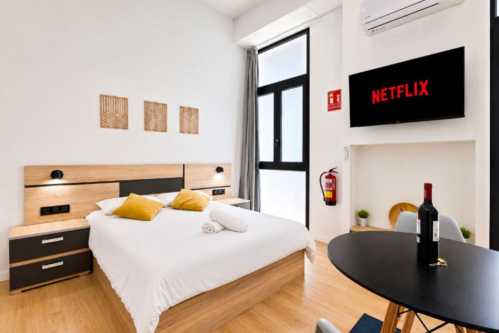 Jirafa - Entire Apt - Near Beach and Stadium by Río Turia Apartments