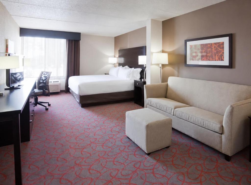 Holiday Inn Express & Suites Bloomington West, an IHG Hotel - 