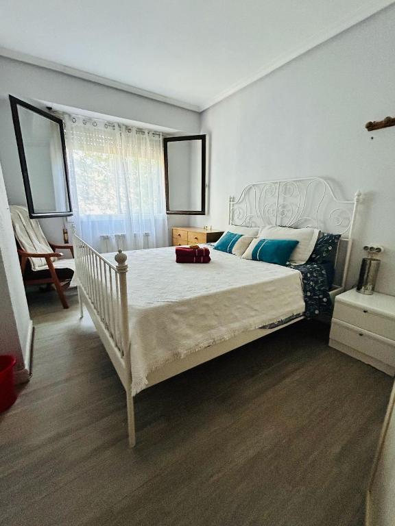 a bedroom with a white bed in a room at Espaciosa y Luminosa in San Sebastián