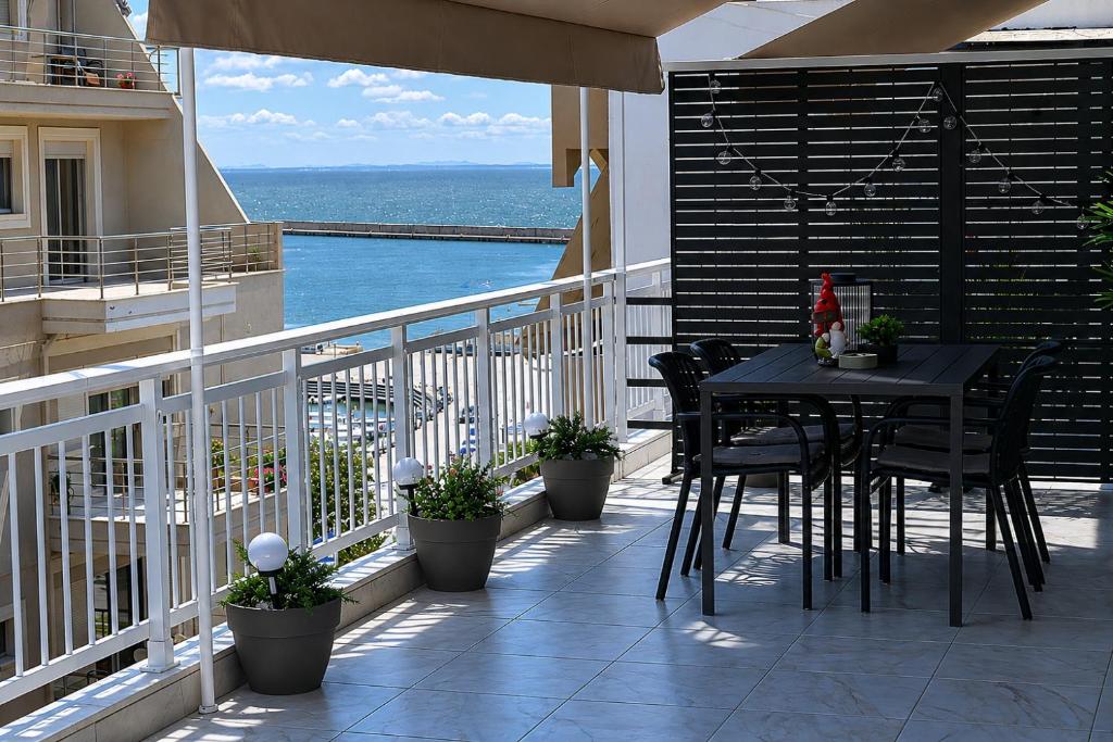 Consta's Seaview Apartments