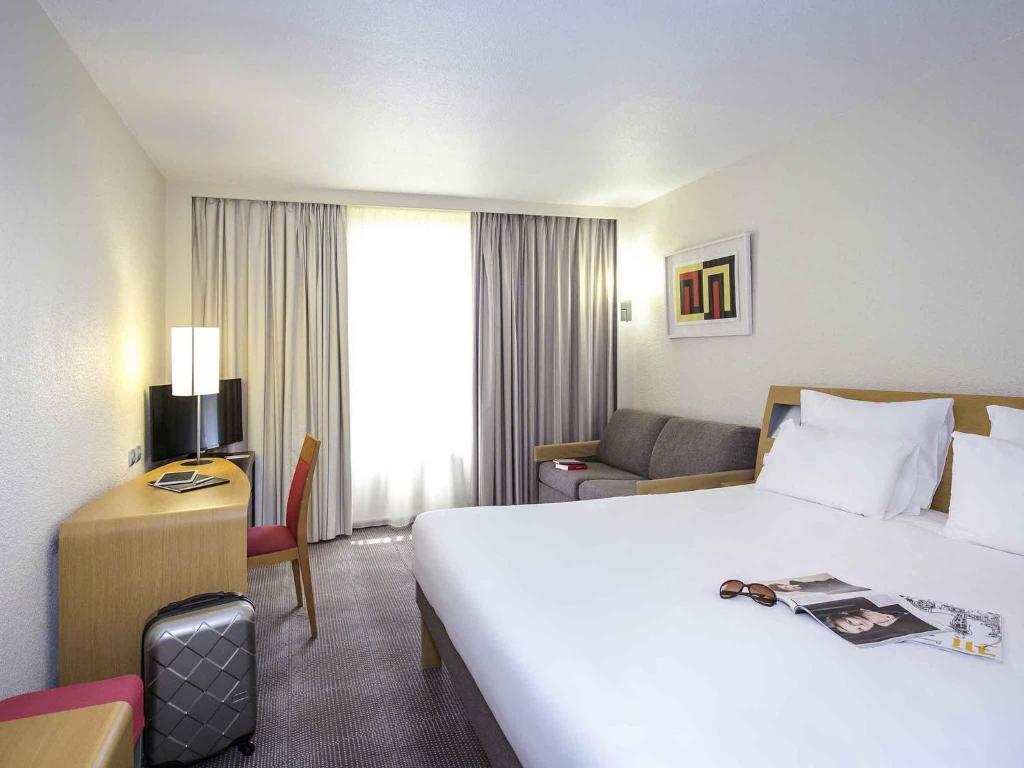 Novotel Perpignan Nord Rivesaltes - Habitación Superior Con Cama Grande Y Sofá