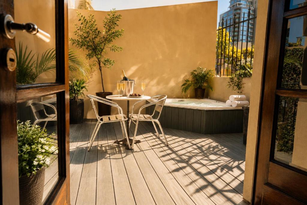 Miravida Soho Hotel & Wine Bar - 