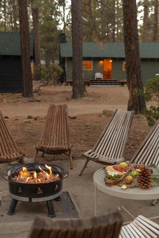 a grill with a plate of food next to two chairs at Colorado Lodge in Big Bear Lake