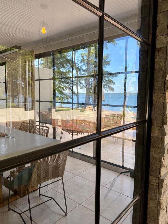 a dining room with a table and a view of the ocean at Casa Ypá in Puerto Libertad