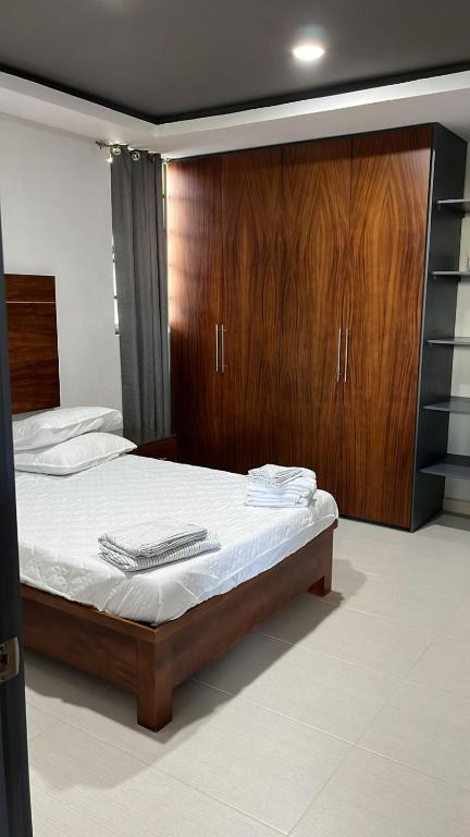 a bedroom with a bed and a wooden cabinet at Casa o departamento hermoso CHARLY in Tuxpan de Rodríguez Cano