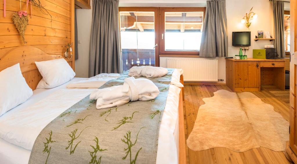 Postel nebo postele na pokoji v ubytování Hotel Frohnatur