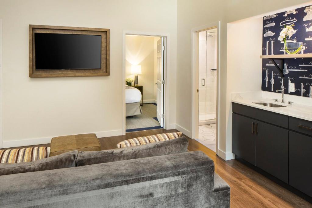 Hotel Indigo Boston Garden by IHG photo