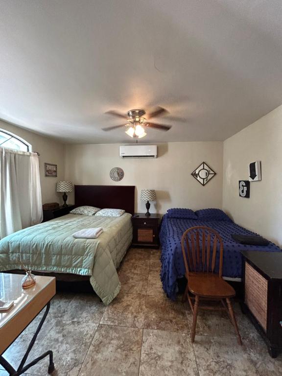 a bedroom with a bed and a ceiling fan at Casa Villafontana in Mexicali