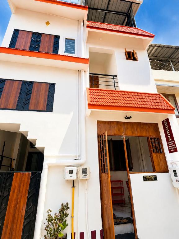 a view of the front of a house at Sree Madhavam Stays AC Family Homestay Near Padmanabhaswamy Temple in Trivandrum
