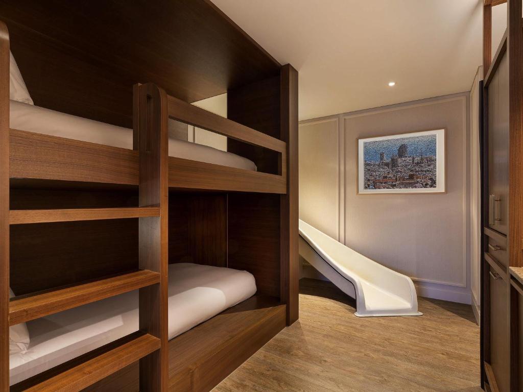 The Ambassador Seoul - A Pullman Hotel - Family Room With King And Bunk Bed