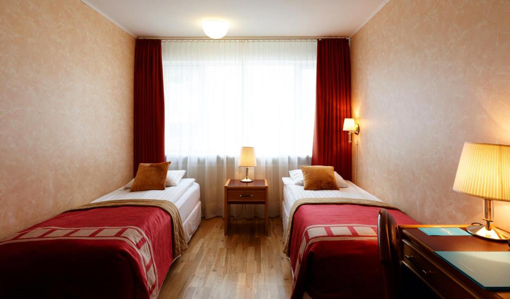 Rúm í herbergi á Fosshotel Rauðará
