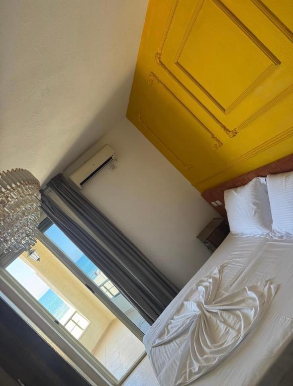 a bed in a room with a window at Hotel Liburnia Vitamin Aga in Golem