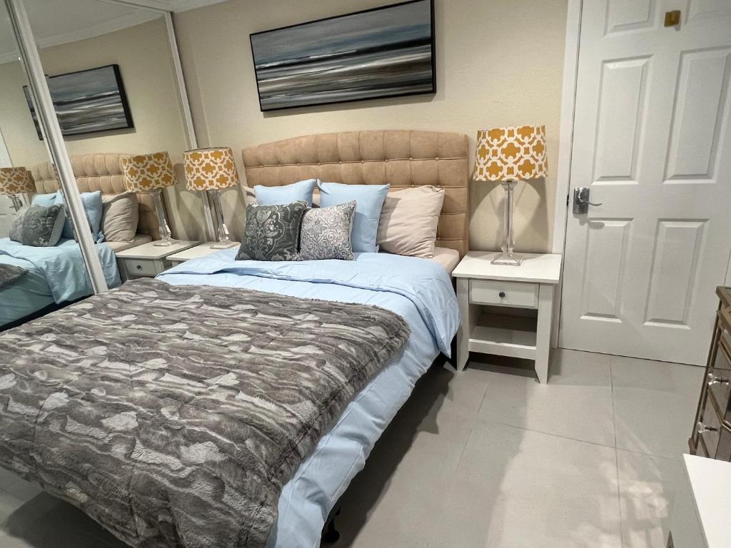 a bedroom with a bed and a couch at Sunset Beach Paradise Home in Sunset Beach