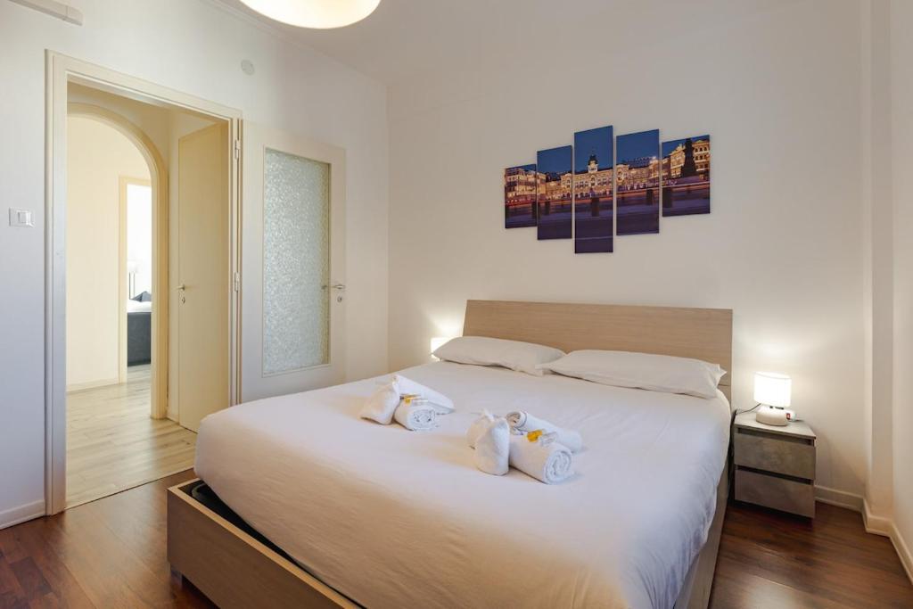 a bedroom with a bed with two towels on it at Free WiFi Netflix Settefontane Elegant Suite in Trieste