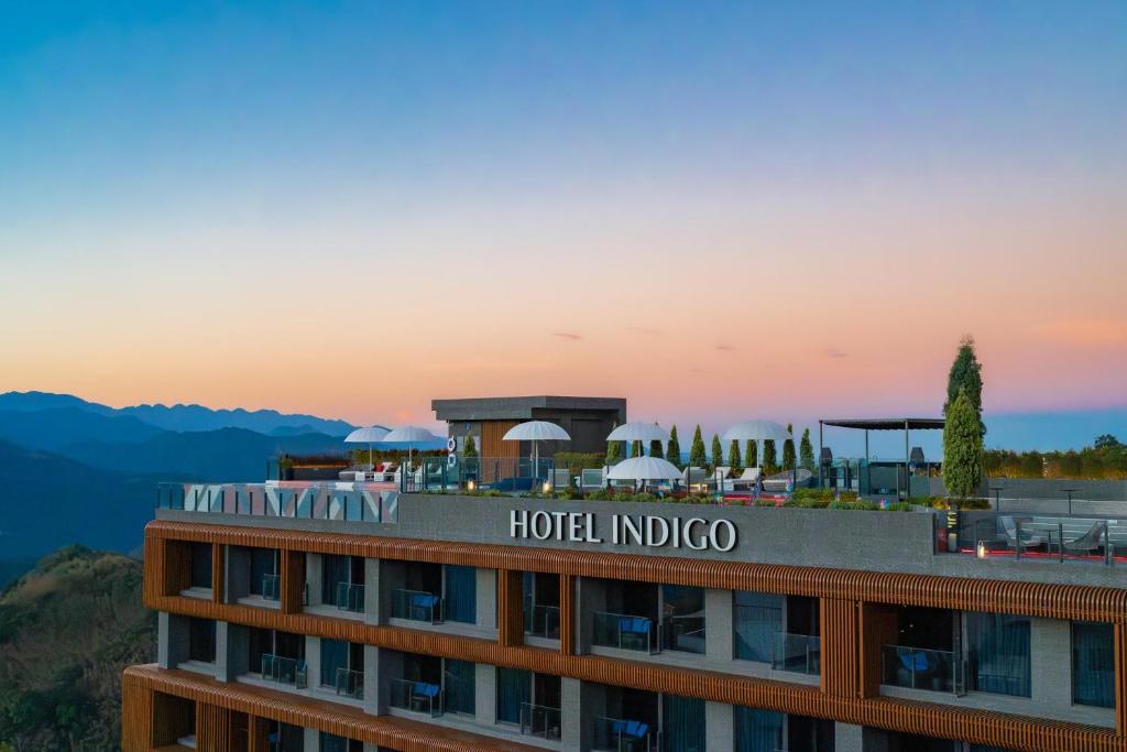 a hotel in the mountains with a hotel indigo at Hotel Indigo Alishan by IHG in Fanlu