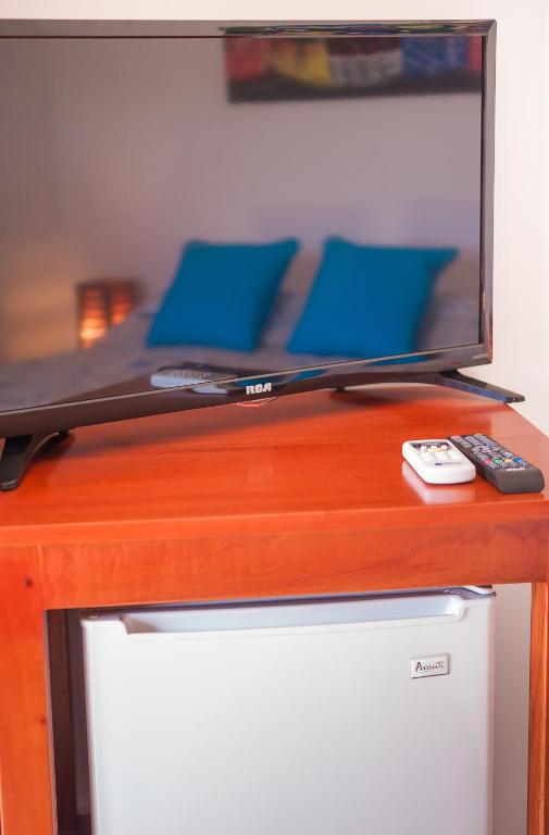TV a/nebo společenská místnost v ubytování Hotel Los Corales