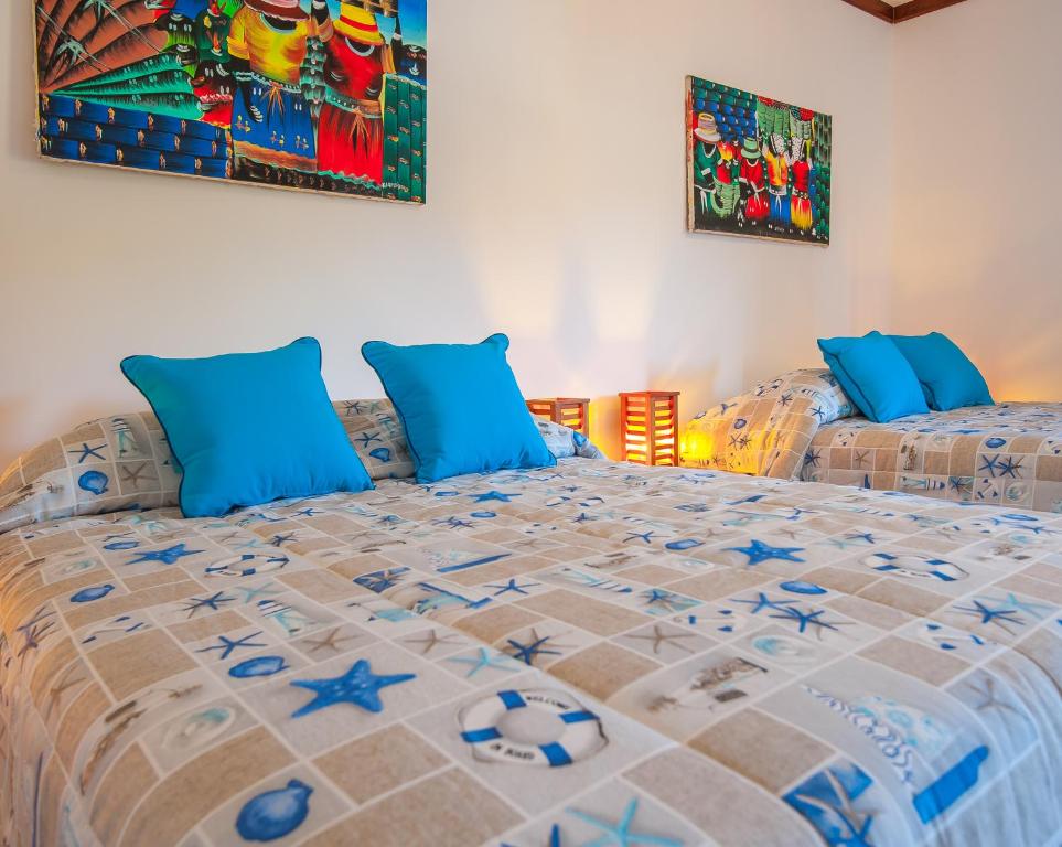 Postel nebo postele na pokoji v ubytování Hotel Los Corales