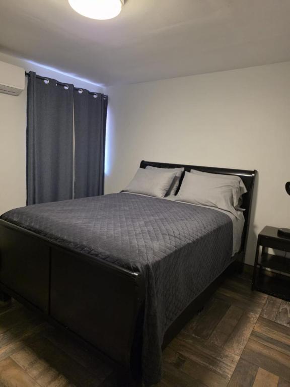 a bedroom with a bed with a black headboard at Hotel y Suites Panda in San Luis Río Colorado