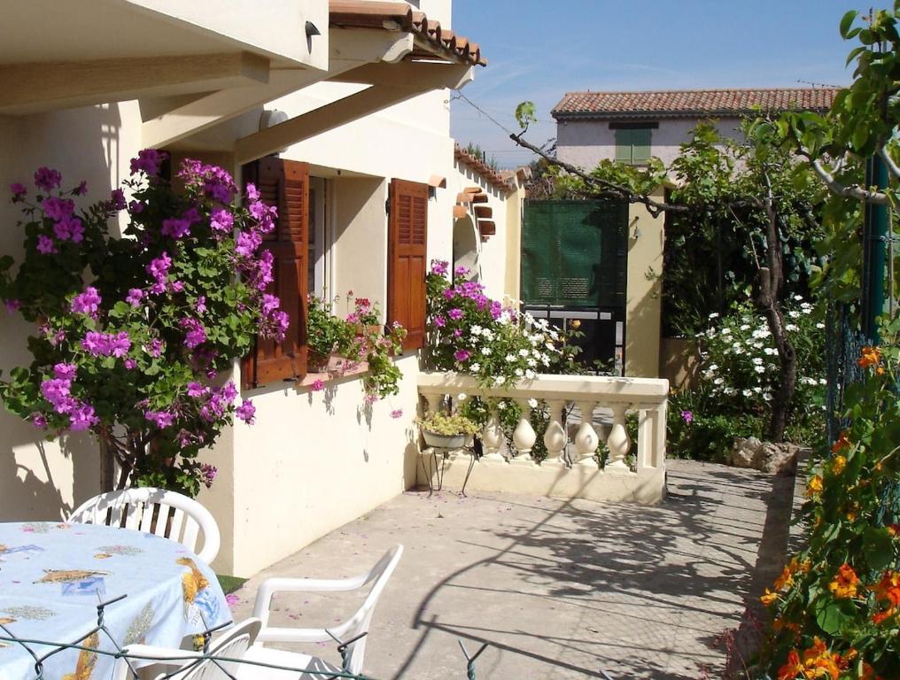 ANTIBES 06 2P RDJ Villa Ideal pour couple avec enfants