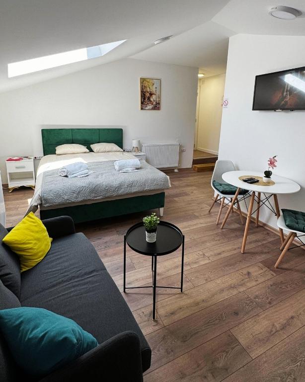 Corner Plaza Apartments Kragujevac - Housity