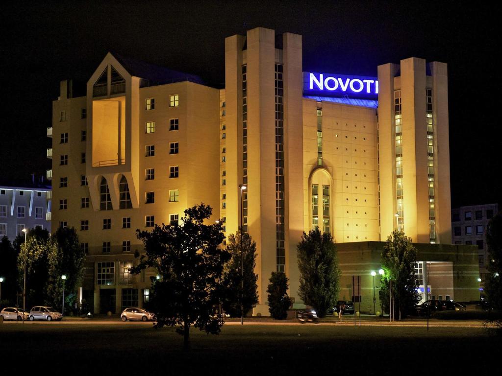 a building with a novation sign on it at night at Novotel Firenze Nord Aeroporto in Sesto Fiorentino