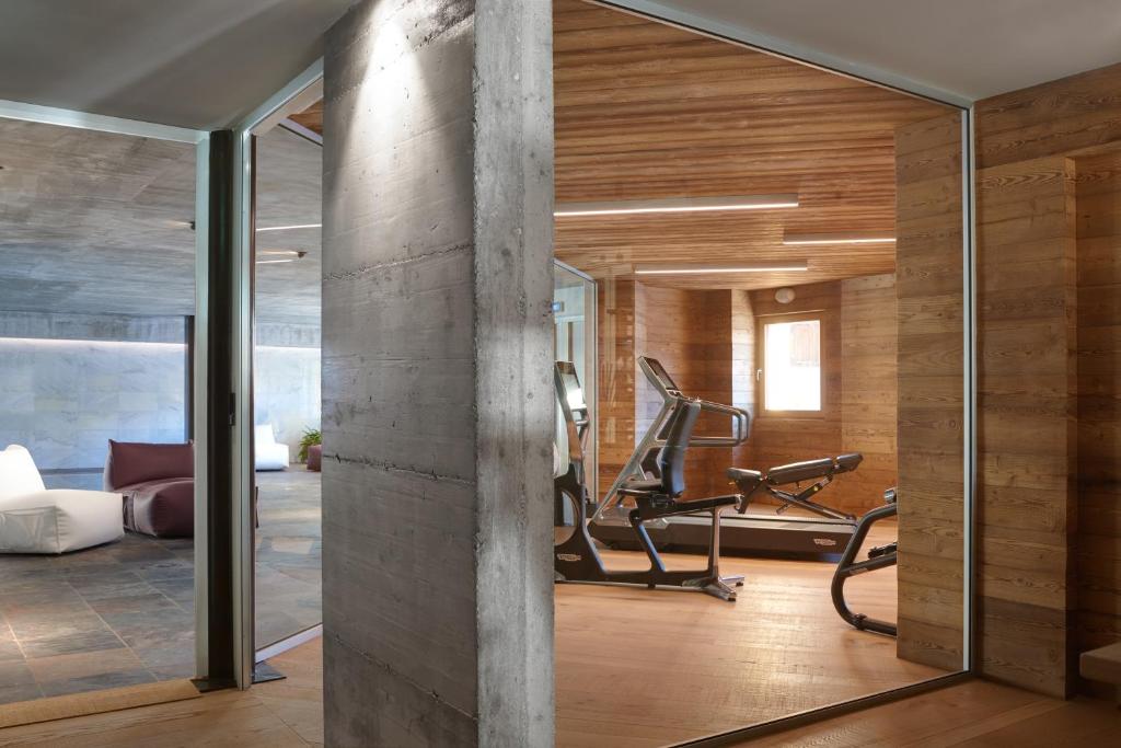 a gym with wood paneling and tread machines at Aux Pieds du Roi - Suite & Spa in Breuil-Cervinia