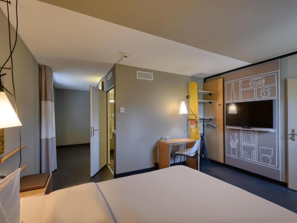 ibis Zürich City West photo