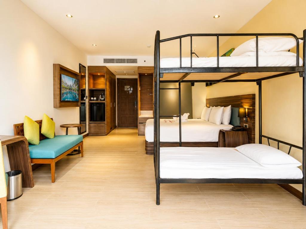 Holiday Inn Resort Phuket Karon Beach by IHG - Habitación Premium Con Cama Extragrande Y Litera