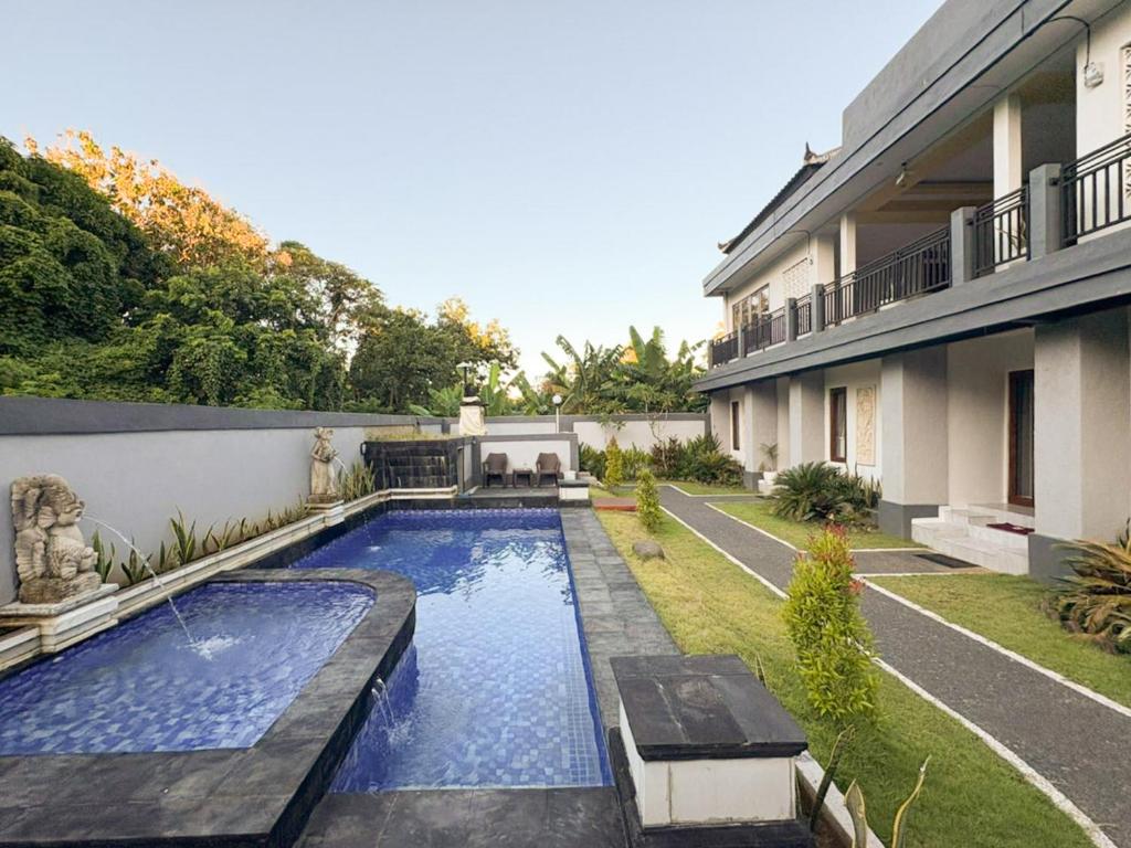 a swimming pool in a yard next to a building at The Lavana Pondok JegegBagus near Pandawa Beach in Ungasan