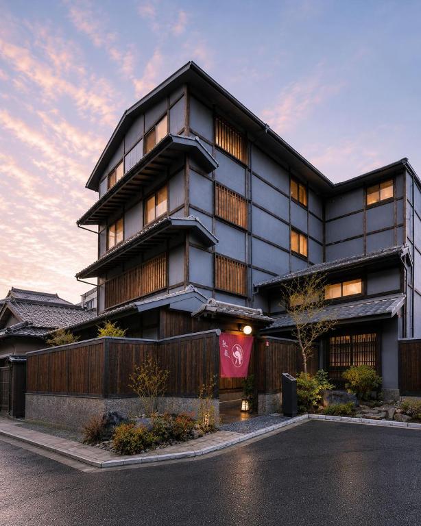 a black building with a fence in front of it at シーザー祇園CaesarGion in Kyoto