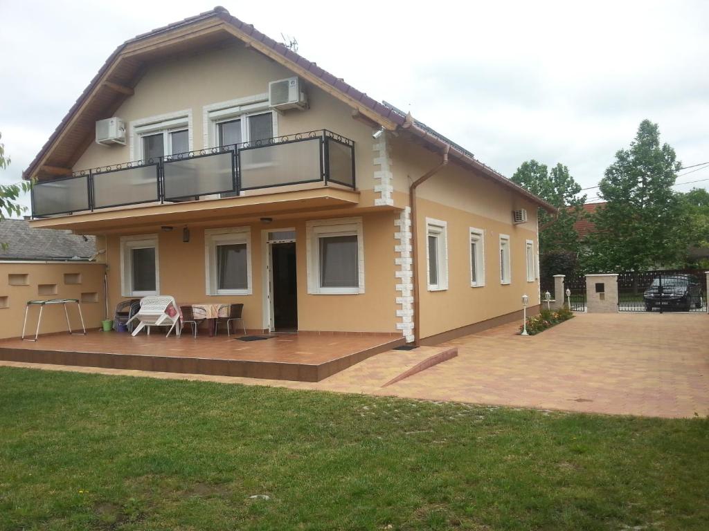 Budova, kde se prázdninový dům nachází