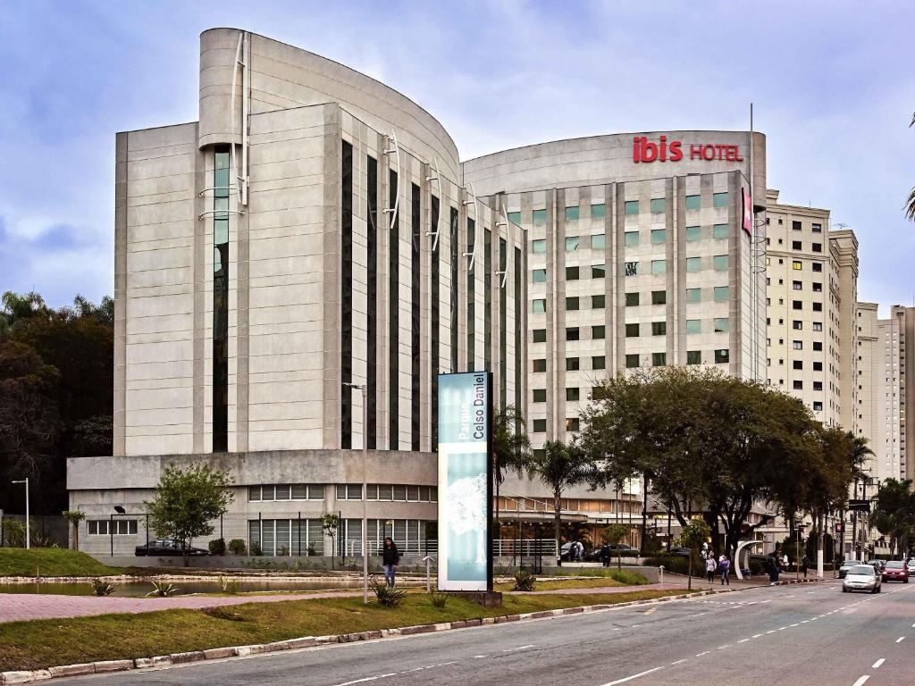 a large building with a sign in front of it at ibis Santo Andre in Santo André