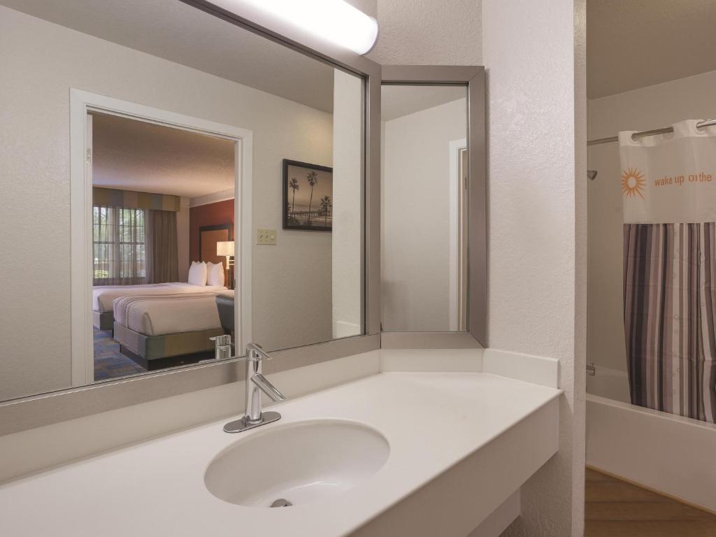 La Quinta Inn by Wyndham San Diego Chula Vista photo