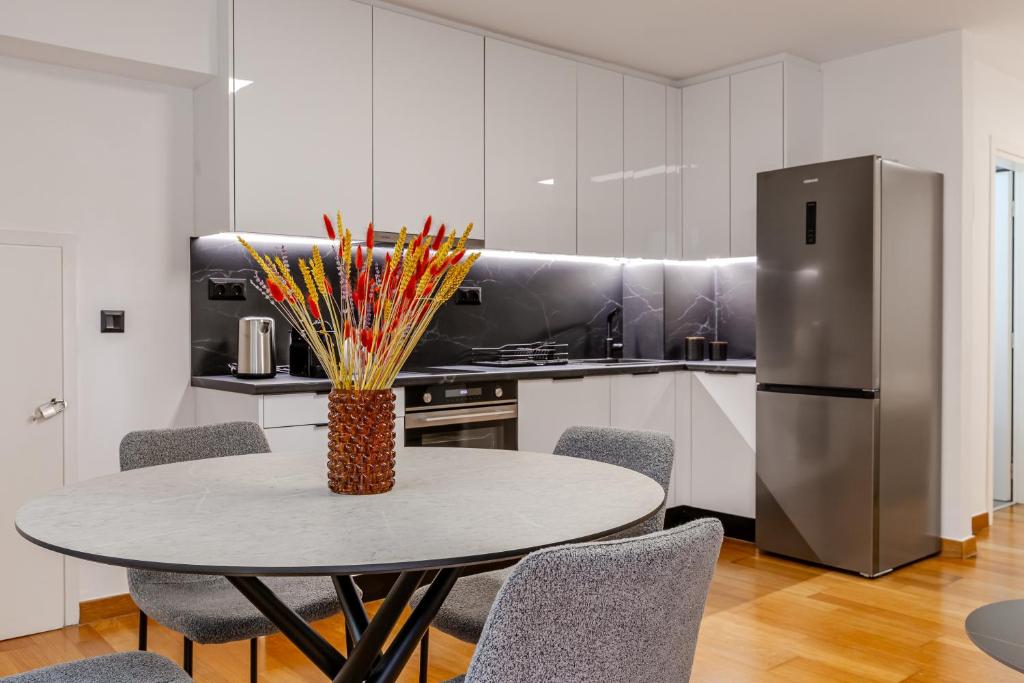 Sea Breeze Vouliagmeni - 2 BR