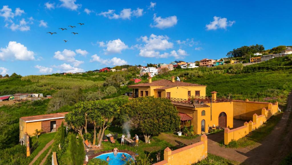 a group of birds flying in the sky above a house at Fort Tenerife Gran Casa de Campo in Tacoronte
