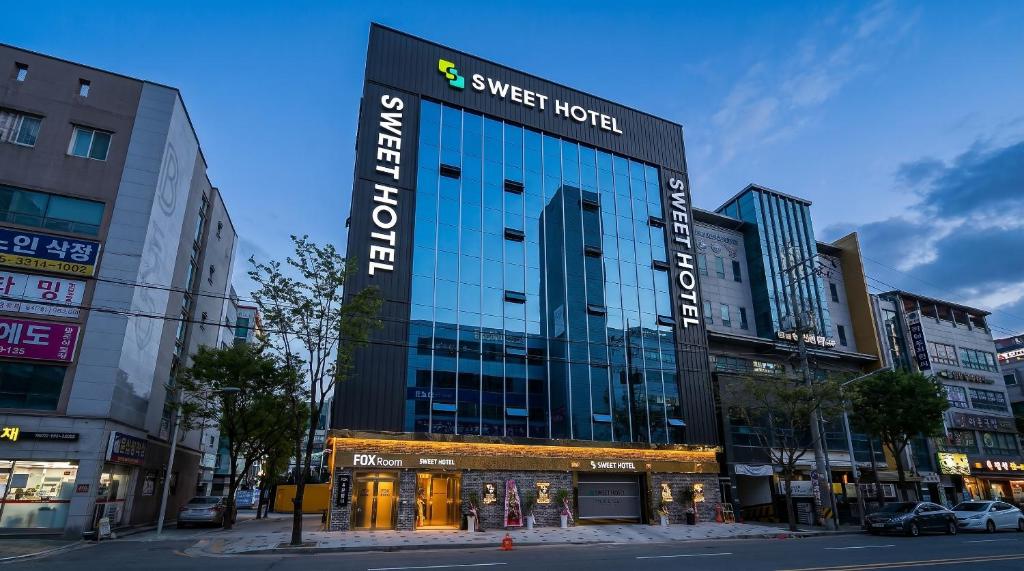 a building with a sign that reads sweet hotel at 대구 동천 스위트 호텔 in Daegu