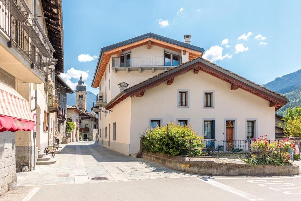 a street in a town with a building at Maison Jaccod Apartments in Morgex