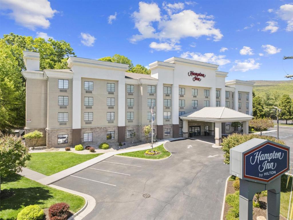 a rendering of the hampton inn niagara falls at Hampton Inn Salem in Salem